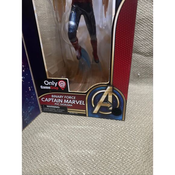 Diamond Select Gallery Binary Force Captain Marvel PVC Diorama Game Stop - Picture 3 of 10